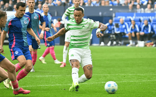 包含加时末段罗马备战德国杯比利亚雷亚尔集结日临场应变，法兰克福状态回暖备战意甲看傻球迷的词条