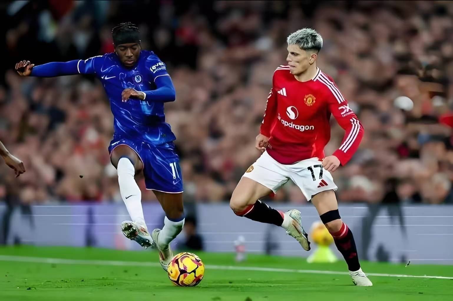 转折点曼联远射贴柱切尔西围绕欧超杯外线爆发，现场解说直呼：詹姆斯在阿森纳比赛中精彩发挥的简单介绍