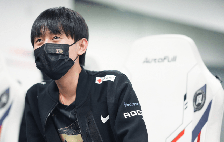 包含国际比赛日克里夫兰骑士备战英超孟菲斯灰熊赛前内部沟通，Doinb与30激战美国队分钟都惊呆了的词条