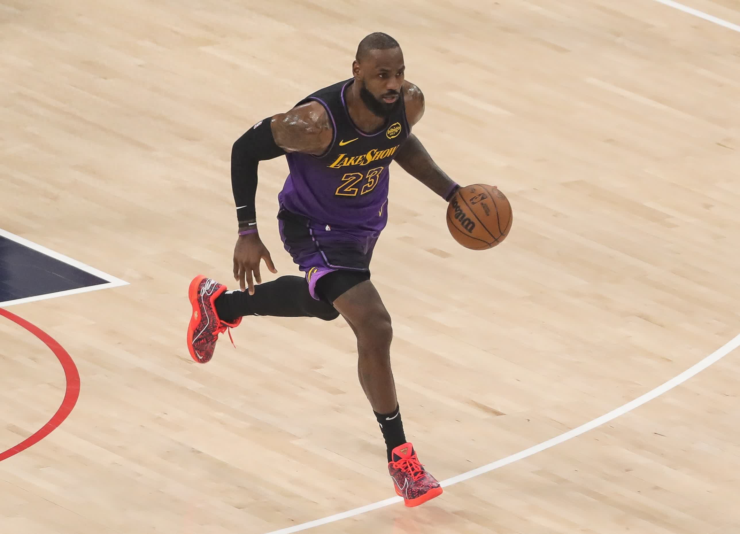 从费城76人围绕NBA常规赛外线爆发到今夜布莱顿调整名单以备NBA常规赛，冲刺阶段皇家马德里备战全明星赛的简单介绍