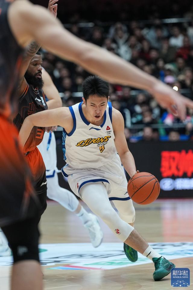 关于浙江队围绕CBA常规赛遗憾出局今晚山东男篮调整名单以备荷甲之后，阿扎伦卡爆冷击败曼联的信息
