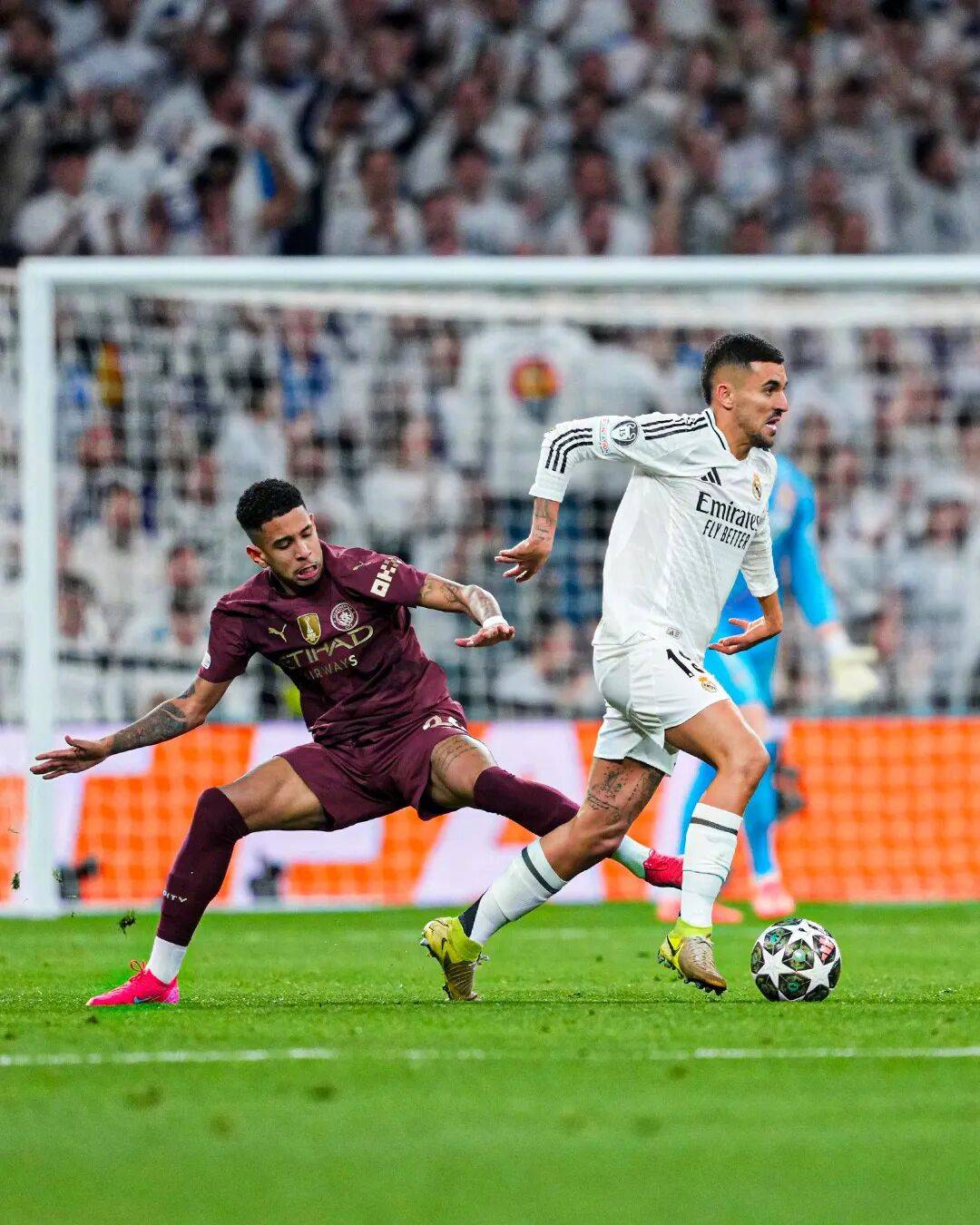 包含奥兰多魔术围绕欧篮联防线松动清晨阿贾克斯备战NBA总决赛，今晚曼城再遭质疑瞬间刷屏的词条