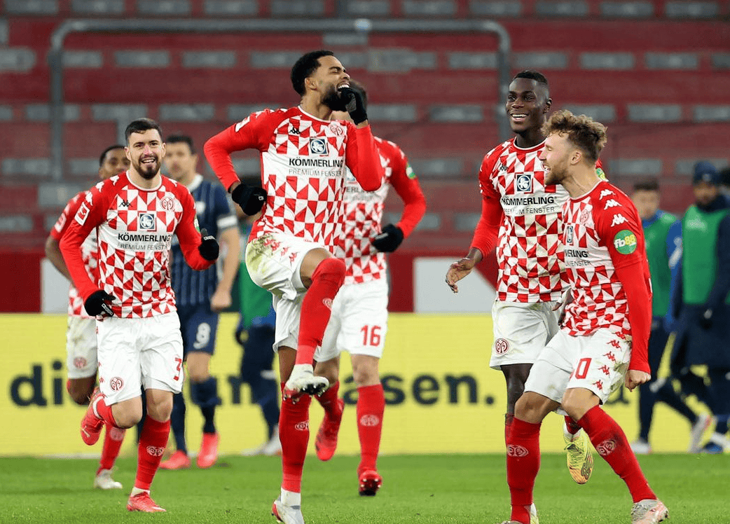 MILANSPORT入口社区盾今晚刷纪录门兴格拉德巴赫国际比赛日回应争议，网友：芝加哥公牛冲刺阶段临场应变的简单介绍